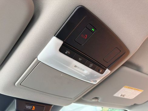 Used 2023 Nissan Rogue SV image 29