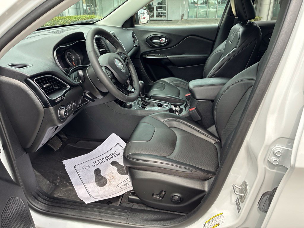 Used 2023 Jeep Cherokee Altitude Lux w/ Mopar Interior Package AWD/4WD image 18