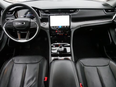 Used 2023 Jeep Grand Cherokee Limited w/ Luxury Tech Group II image 10