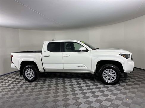 Used 2025 Toyota Tacoma SR5 image 9