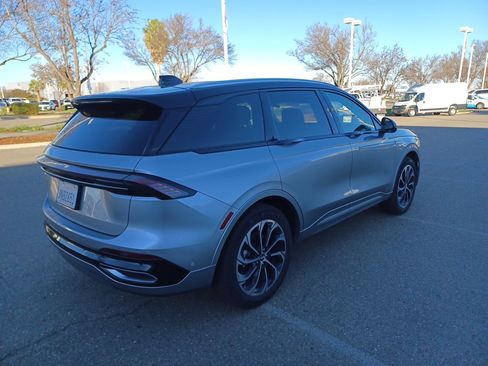 Used 2024 Lincoln Nautilus Reserve image 4