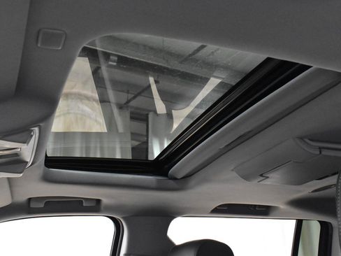 Used 2020 GMC Yukon XL Denali w/ Denali Ultimate Black Edition image 6