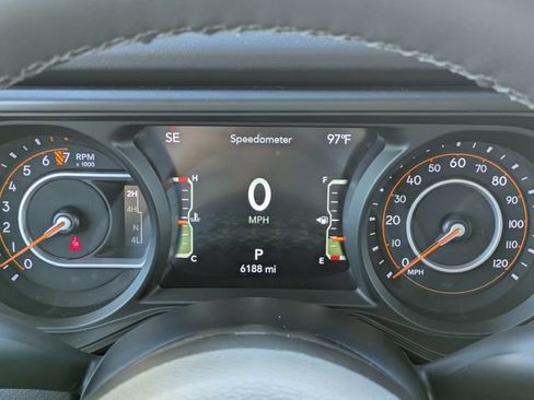 Certified 2025 Jeep Gladiator Sport AWD/4WD image 19