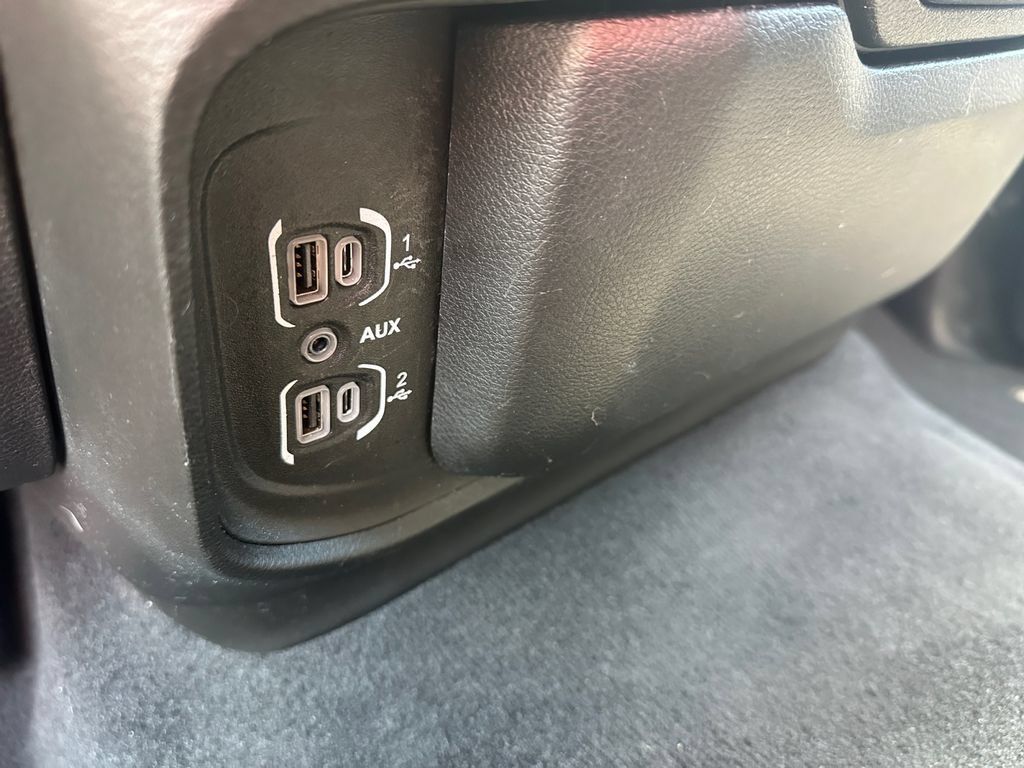 Used 2019 RAM 1500 Laramie AWD/4WD image 19