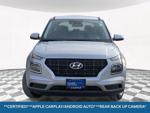 Certified 2022 Hyundai Venue SE image 2