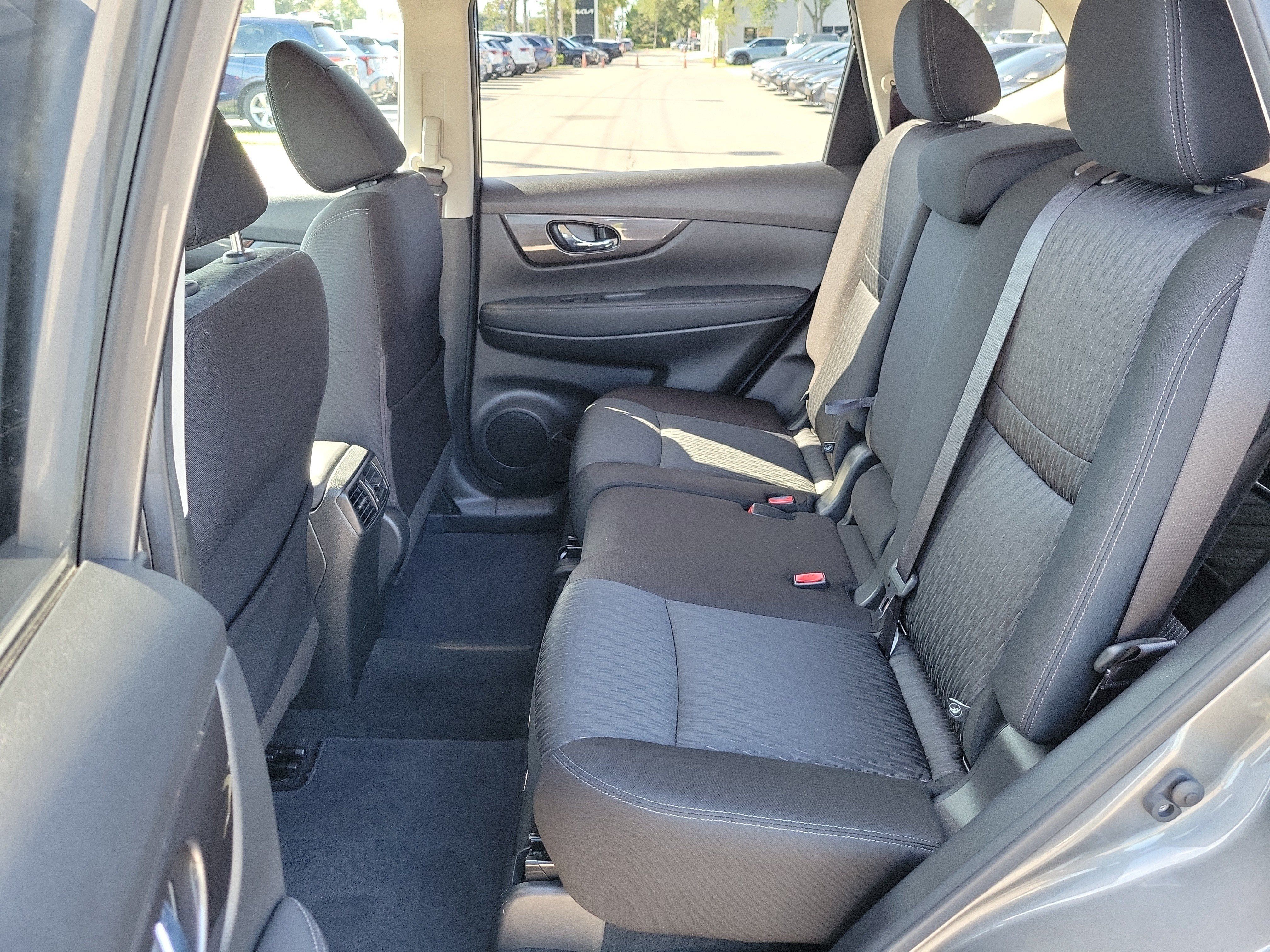Used 2019 Nissan Rogue SV AWD/4WD image 15