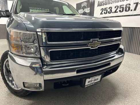 Used 2008 Chevrolet Silverado 2500 LT w/ 1LT Convenience Package AWD/4WD image 2
