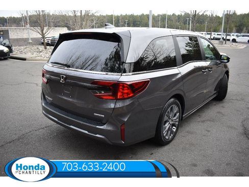 New 2026 Honda Odyssey Touring image 7