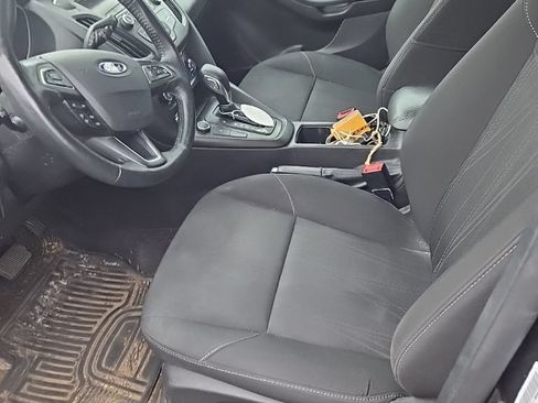 Used 2018 Ford Focus SE w/ Cold Weather Package FWD image 8
