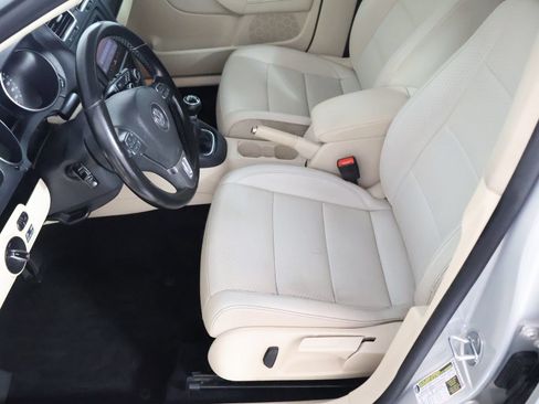 Used 2010 Volkswagen Jetta TDI FWD image 25