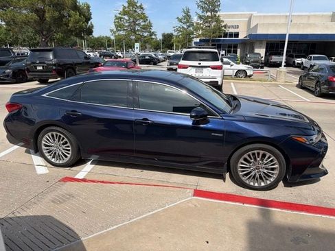 Used 2021 Toyota Avalon Limited FWD image 4
