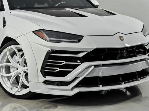 Used 2022 Lamborghini Urus AWD/4WD image 3