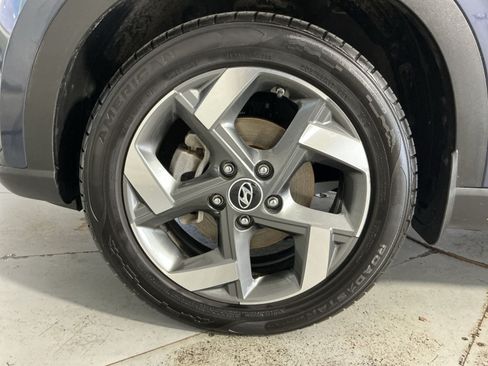 Used 2024 Hyundai Venue Limited FWD image 13