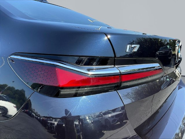 Used 2023 BMW i7 xDrive60 AWD/4WD image 23
