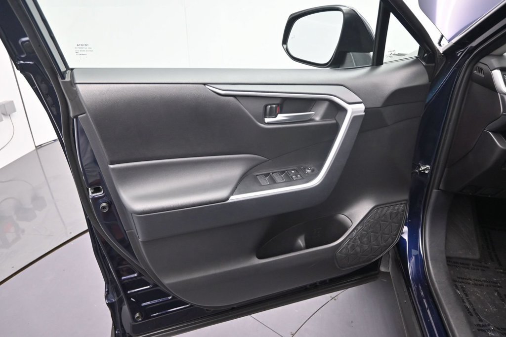 Used 2025 Toyota RAV4 XLE AWD/4WD image 18