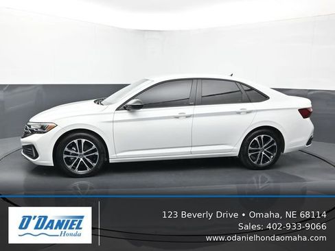 Used 2024 Volkswagen Jetta Sport FWD image 2