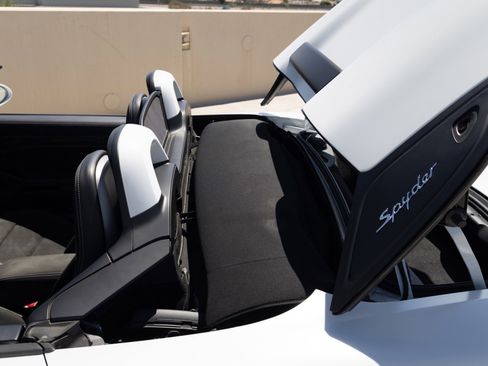 Used 2021 Porsche 718 Boxster Spyder RWD image 19