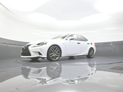 Used 2016 Lexus IS 200t RWD image 11