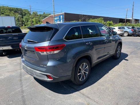 Used 2019 Toyota Highlander XLE AWD/4WD image 5