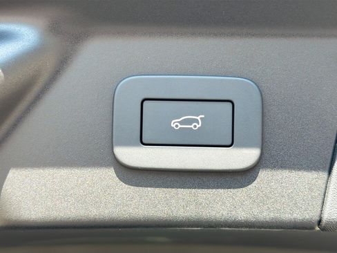 New 2026 Land Rover Range Rover Velar Belgravia AWD/4WD image 12