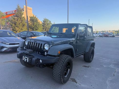 Used 2017 Jeep Wrangler Sport AWD/4WD image 3
