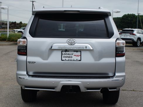 Used 2024 Toyota 4Runner Limited AWD/4WD image 3