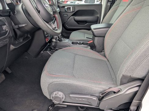 Used 2024 Jeep Wrangler Rubicon image 13