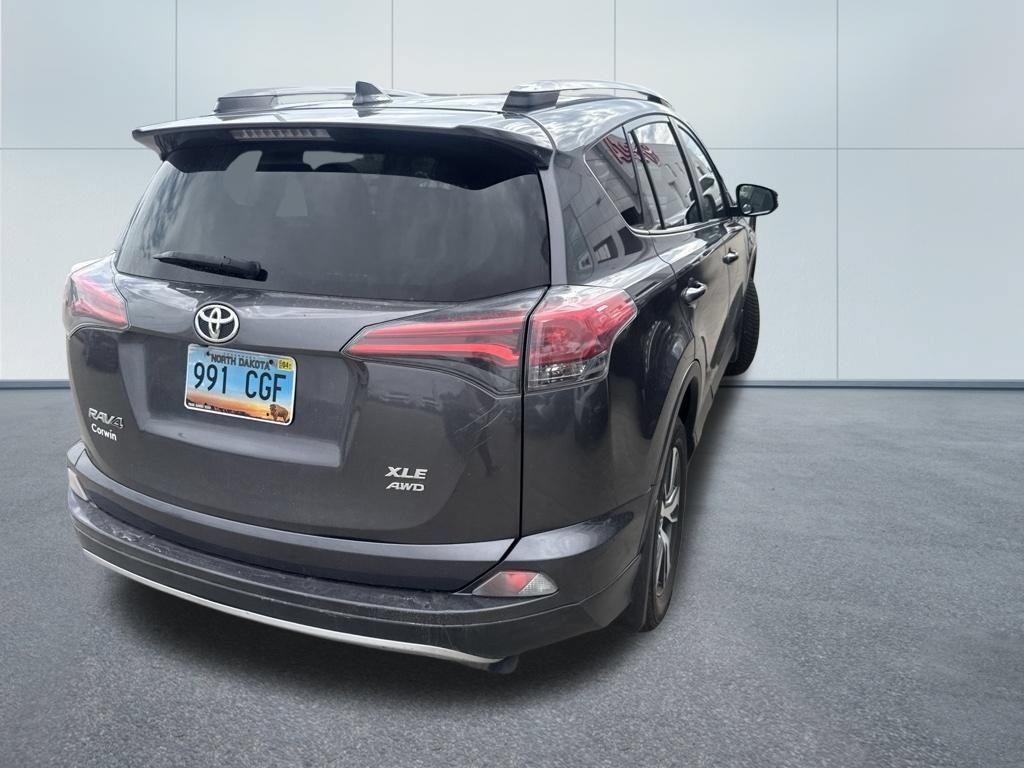 Used 2018 Toyota RAV4 XLE AWD/4WD image 8