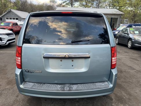 Used 2008 Chrysler Town & Country LX image 8