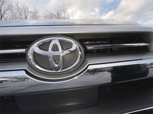 Used 2024 Toyota 4Runner Limited image 32