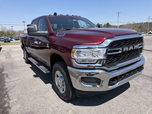 Used 2024 RAM 2500 Tradesman w/ Chrome Appearance Group AWD/4WD image 3