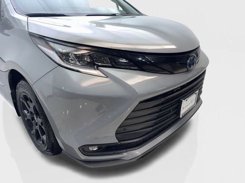 Used 2025 Toyota Sienna XLE Woodland Edition AWD/4WD image 17