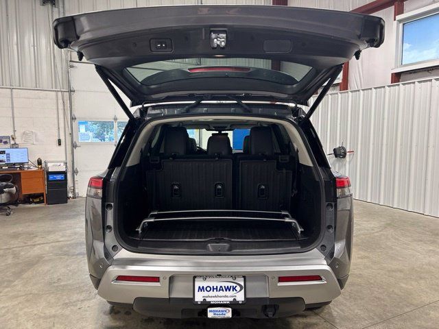 Used 2024 Nissan Pathfinder Platinum w/ Cargo Package AWD/4WD image 20