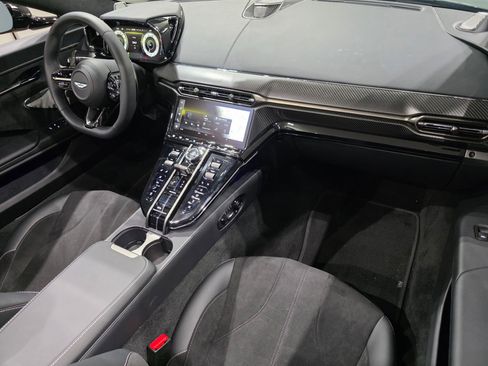 Used 2026 Aston Martin V8 Vantage S image 21