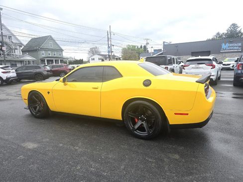 Used 2017 Dodge Challenger SRT Hellcat RWD image 4