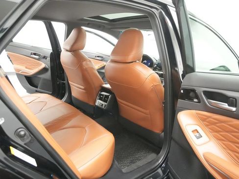 Used 2019 Toyota Avalon Limited FWD image 25