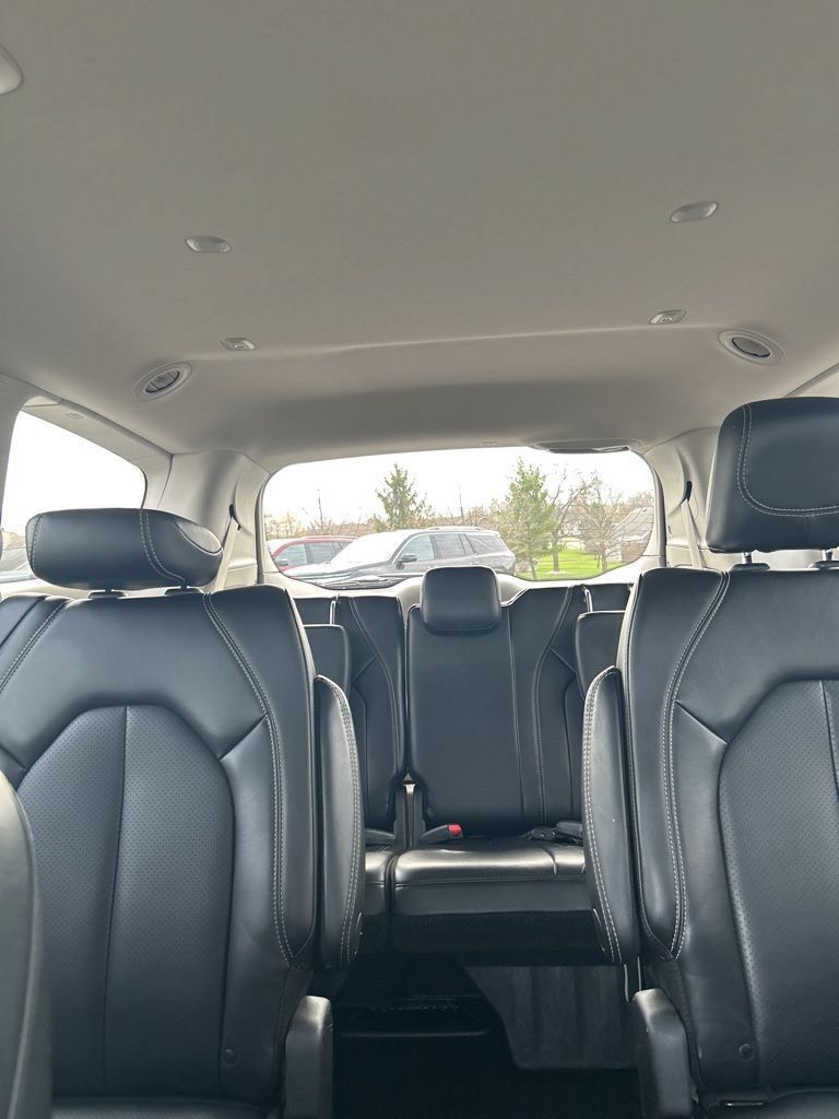 Used 2023 Chrysler Pacifica Touring-L FWD image 48