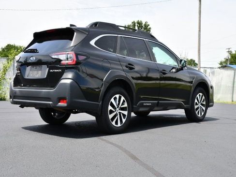Used 2023 Subaru Outback Premium AWD/4WD image 7