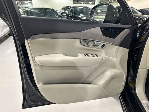 Certified 2023 Volvo XC90 B5 Plus w/ Protection Package Premier image 9