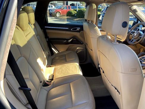 Used 2018 Porsche Cayenne GTS image 18