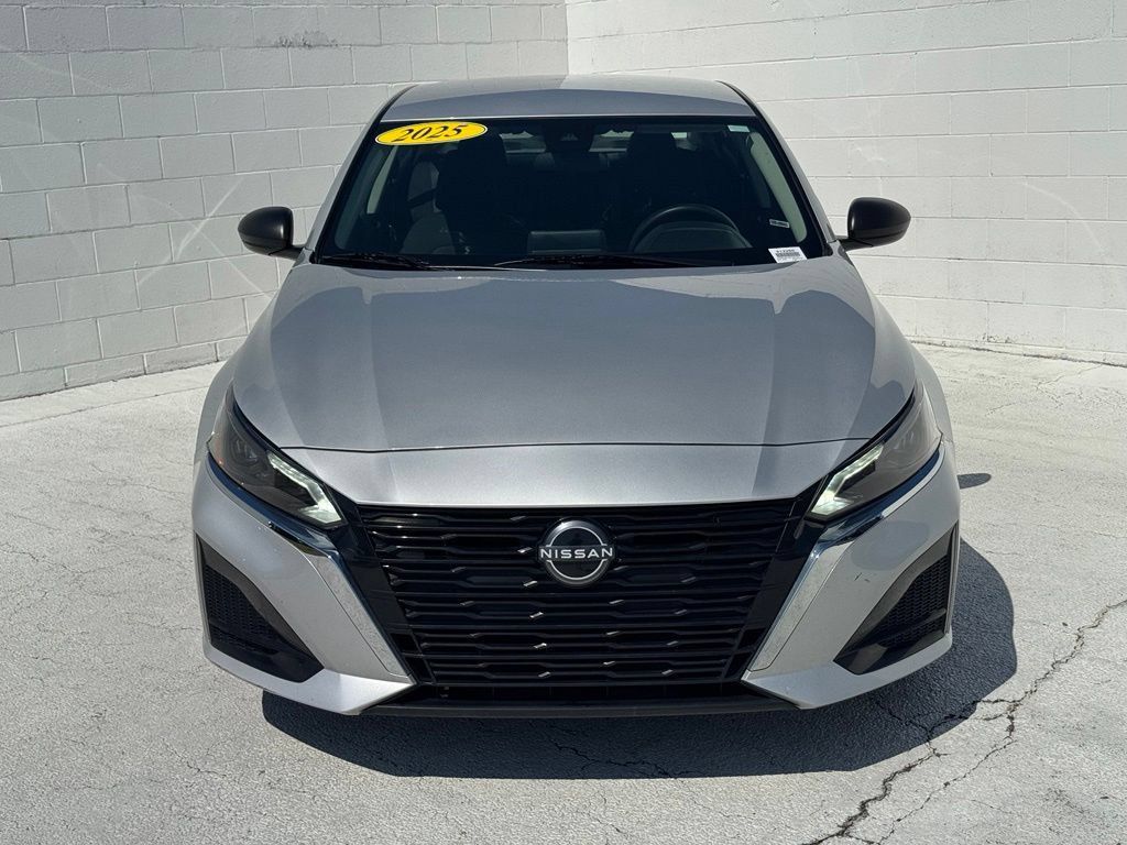 Used 2025 Nissan Altima 2.5 SV FWD image 7