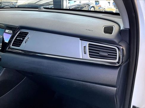 Used 2019 Kia Niro Touring image 18
