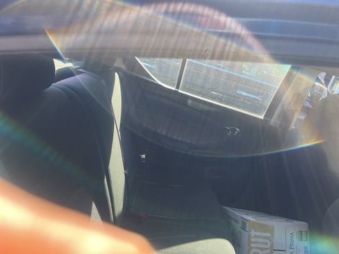 Used 2018 Nissan Versa SV image 3