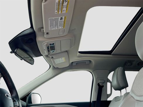 Used 2025 Ford Explorer Active w/ Active Comfort Package image 21