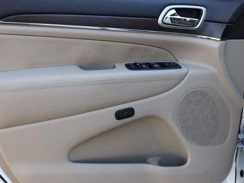 Used 2015 Jeep Grand Cherokee Overland w/ Trailer Tow Group IV image 10