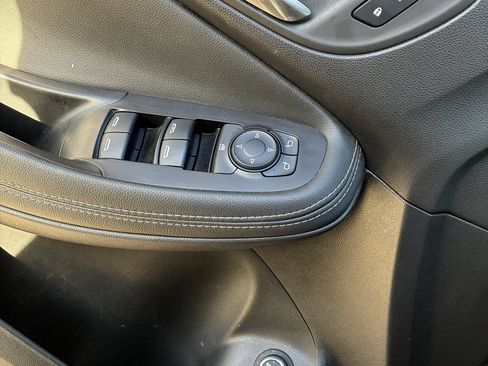 Used 2023 Buick Encore GX Select w/ Sport Touring Package image 5