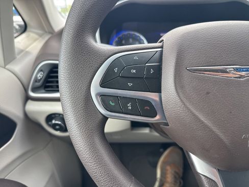 Certified 2020 Chrysler Pacifica Touring w/ Advanced Safetytec Group FWD image 16