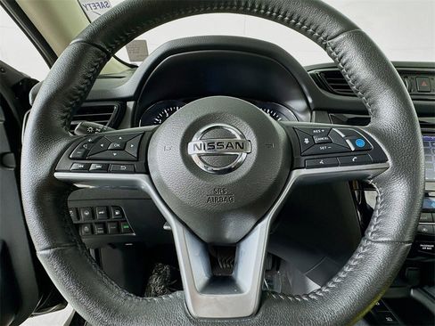 Used 2020 Nissan Rogue SV w/ Premium Package image 45