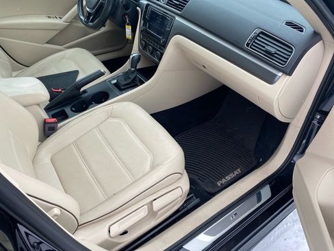 Used 2017 Volkswagen Passat 1.8T R-Line image 22