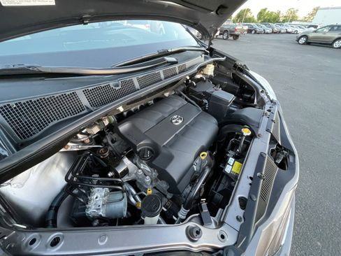 Used 2015 Toyota Sienna LE image 30